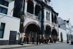 Hidupkan Kembali Suasana Kota Lama, Pemkot Surabaya Cat Ulang Cagar Budaya di Kawasan Zona Eropa