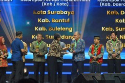 Pemkot Surabaya Raih Penghargaan Pengelolaan PIP Transformatif dari Kemendikbud Ristek