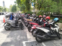 Tambah Pemasukan PAD, Pemkot Surabaya Perbanyak Lokasi Parkir Resmi Jadi 1425 Titik