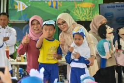 Gelar Forikan, Ketua TP PKK Rini Indriyani Ajak Anak PAUD Surabaya Gemar Makan Ikan