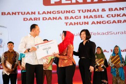 Bagikan Rp13 Miliar untuk 9.370 KPM, Eri Cahyadi: Gunakan untuk Hal Produktif