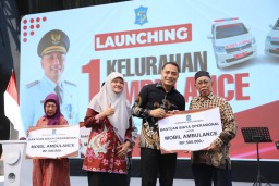 Resmikan “1 Kelurahan 1 Ambulans”, Eri Cahyadi: Jangan Sampai Warga Tak Tertolong karena Ambulans Telat