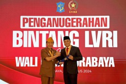 Wali Kota Eri Cahyadi Terima Penghargaan Tertinggi Bintang LVRI dari Legiun Veteran Republik Indonesia