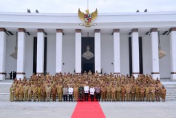 Eri Cahyadi Ngevlog di IKN, Bicara Surabaya Jadi Hub bagi Ibukota Baru