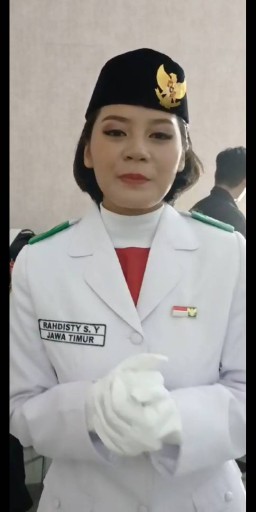 Bikin Bangga Surabaya, Siswa SMAN 17 jadi Pasukan Penurunan Bendera dalam HUT ke-79 RI di IKN