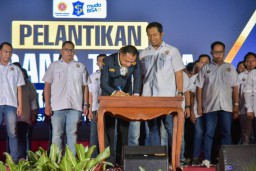 Lantik Pengurus Karang Taruna 2024-2029, Wali Kota Eri Tugaskan Jadi Agen Perubahan