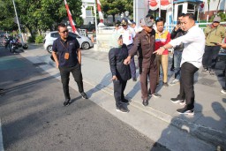 Tak Ada Lagi Tambal Sulam, Eri Cahyadi Pilih Pengaspalan Overlay Agar Jalan-Jalan di Kota Surabaya Lebih Mulus