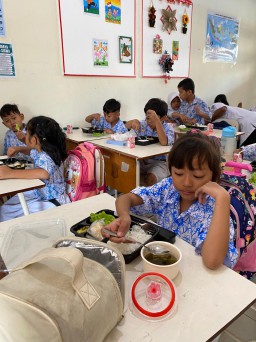 Pemerintah Kota Surabaya Terus Dukung Uji Coba Makan Gratis, Jumlah Sekolah Bertambah Jadi Lima