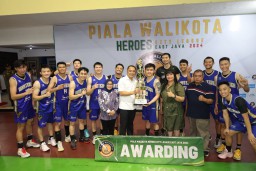 Piala Walikota Heroes City League East Java 2024 Resmi Ditutup, Wali Kota Eri Apresiasi Talenta Basket Surabaya
