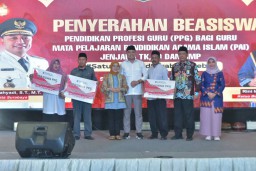 Wali Kota Eri Cahyadi Beri Beasiswa PPG kepada 713 Guru PAI TK-SMP se-Surabaya