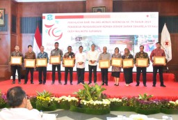 Pemkot Surabaya Beri Penghargaan Pendonor Darah yang Sudah 50 Kali, Wali Kota Eri: Rasa Terima Kasih Kepada Pahlawan Kemanusian