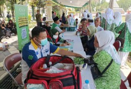 PCNU Surabaya Gelar Perayaan Hari Santri di Tugu Pahlawan dan Pengobatan Gratis