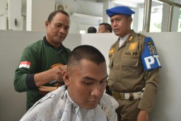 Kini Rumah Padat Karya Pangkas Rambut S34 ada di Gedung Satpol PP Surabaya, Harga Rp10 Ribu saja!