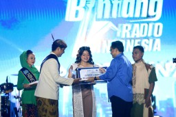 Grand Final Bintang Radio 2024 digelar Meriah di Balai Kota Surabaya, Hadirkan Padi Reborn
