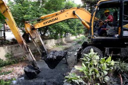 Potongan Kabel Utilitas dan Penolakan Pembangunan Jembatan Penyebab Genangan di Beberapa Kawasan Surabaya