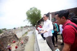 Tangani Banjir di Surabaya, Wali Kota Eri Kembalikan Fungsi Bozem Makam Putat hingga Bangun Saluran di Pakal