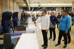 Wamendagri Apresiasi Layanan Kependudukan Berbasis Digital di Kota Surabaya