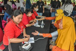 Pemkot Surabaya Bersama Yayasan Mawar Sharon Peduli Gelar Layanan Pengobatan Gratis Bagi 2.500 Warga
