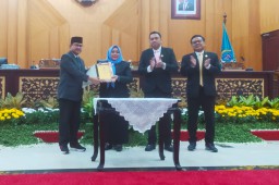 DPRD Surabaya Gelar Rapat paripurna Bahas Tiga Raperda Inisiatif