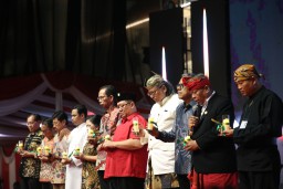 Ribuan Jemaat Kristiani Ikuti Perayaan Natal di Balai Kota, Wali Kota Eri: Wujud Kerukunan Menuju Indonesia Emas