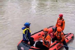 Tim SAR Gabungan Lakukan Pencarian Pria Diduga Tenggelam di Sungai Jagir Surabaya