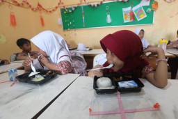 Dukung Program Makan Bergizi di Surabaya, Wali Kota Eri Siap Kolaborasikan Perangkat Daerah