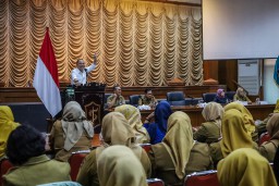Wali Kota Eri Minta Camat hingga Kepala PD Selesaikan Update Data Warga Miskin