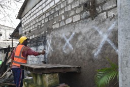 Pembongkaran Bangunan Program Normalisasi Sungai Kalianak Surabaya Dilakukan Seusai Lebaran