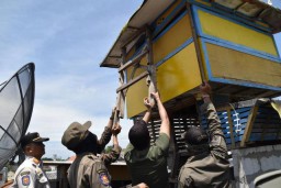 Tindak Tegas Perjudian Merpati, Satpol PP Surabaya Terbitkan 8 Bekupon di Tambaksari