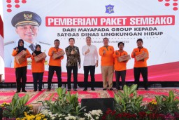 Pemkot Surabaya Bagikan 5000 Bingkisan Sembako Ramadan dari Mayapada Group kepada Satgas DLH