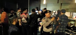 Satpol PP Surabaya Segel Dua Tempat Hiburan yang Nekat Buka dan Sajikan Miras saat Ramadan
