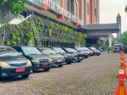 Pemkot Surabaya Wajibkan ASN Parkir Mobil Dinas Sebelum Idulfitri 2025