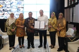 Pemkot Surabaya Terima Hibah Tanah dari BBVF Pusvetma untuk Akses Jalan Warga