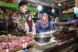 NFA bersama Pemkot Surabaya dan Satgas Pangan Polri Pantau Keamanan Pangan di Pasar Genteng Baru