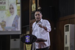 Wali Kota Eri Paparkan Skema Pembinaan Remaja dan Peran Orang Tua di Surabaya