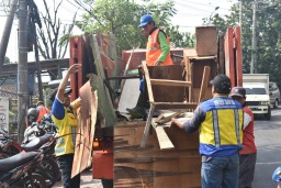 Penertiban Bangunan Liar di Sempadan Sungai Lamong Tahap Kedua Tuntas, Pemkot Surabaya Gandeng BBWS Bengawan Solo