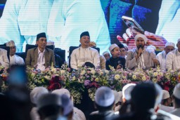 Habib Syech Pimpin Sholawat Akbar di Surabaya, Ribuan Jemaah Padati SBEC