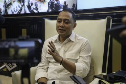 Bayar Pajak Parkir Untuk 15 Kendaraan Per Bulan: Wali Kota Eri Bahas Skema Dengan Pengusaha