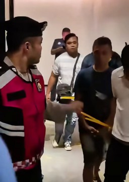 Gerebek Pesta Seks Sesama Jenis di Hotel Midtown Surabaya, Puluhan Pria Diamankan Polisi