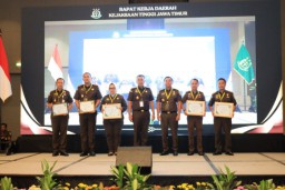 Kejari Tanjung Perak Borong 6 Penghargaan, Jadi Kejari Tipe B Terbaik Se-jatim Dalam Rakerda Kejati