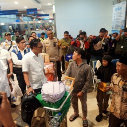 Pantau Pelabuhan Tanjung Perak, Wakil Kepala BP BUMN Pastikan Diskon Tiket 20% Berjalan Maksimal
