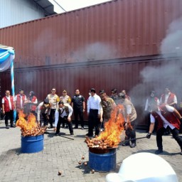Modus 'Cangkang Sawit', Polda Jatim Bongkar Penyelundupan 72 Ton Bawang Bombay Ilegal