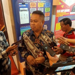 Bus Trans Jatim Koridor IV Dilempar Batu di Kawasan JIIPE, Pelaku Terekam CCTV Dua Kali.