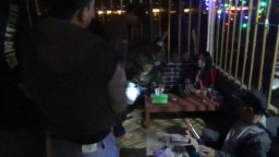 Ramadan Tak Digubris, Warung Remang-Remang di Pesisir Suramadu Tetap Buka dan Sajikan Pemandu Lagu
