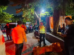 Pria Ditemukan Meninggal Mendadak di Taman Fasum Tengger Kandangan Surabaya