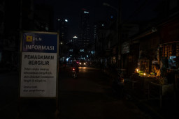 Krisis Listrik Ancam Jawa, Madura, dan Bali, Pemadaman Bergilir Mulai Terjadi di Sejumlah Daerah.