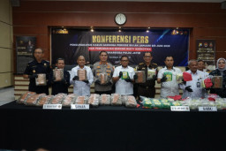Baca juga : Terlibat Kasus Kejahatan Sumber Daya Alam, Empat Tersangka Diamankan Polda Jatim 
