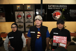 jualan sabu selama tiga tahun, bisa edar hingga 10 paket sehari, pemasok masih DPO