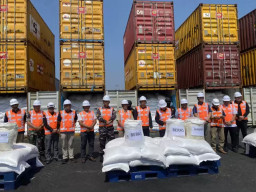 Terbongkar! Barang Impor yang Dilaporkan Ammonium Chloride Ternyata Berisi Ratusan Ton Beras dan Garam