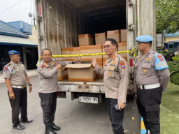 Ditpolairud Polda Jatim Bongkar 4 Kasus Ilegal, dari 7 Kakatua hingga 10.600 Botol Arak